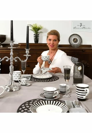 Goebel Teller Maja Von Hohenzollern - Design Dots Gesamt: Länge 23cm, Breite 23cm, Höhe 2cm 4 Goebel Teller Maja Von Hohenzollern - Design Dots Gesamt: Länge 23cm, Breite 23cm, Höhe 2cm – Bild 2